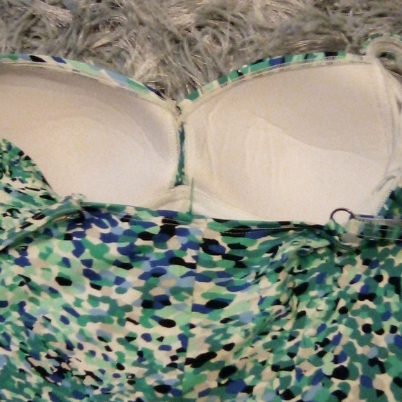Ladies White House/Black Market Swim Suit - Picture 3 of 8